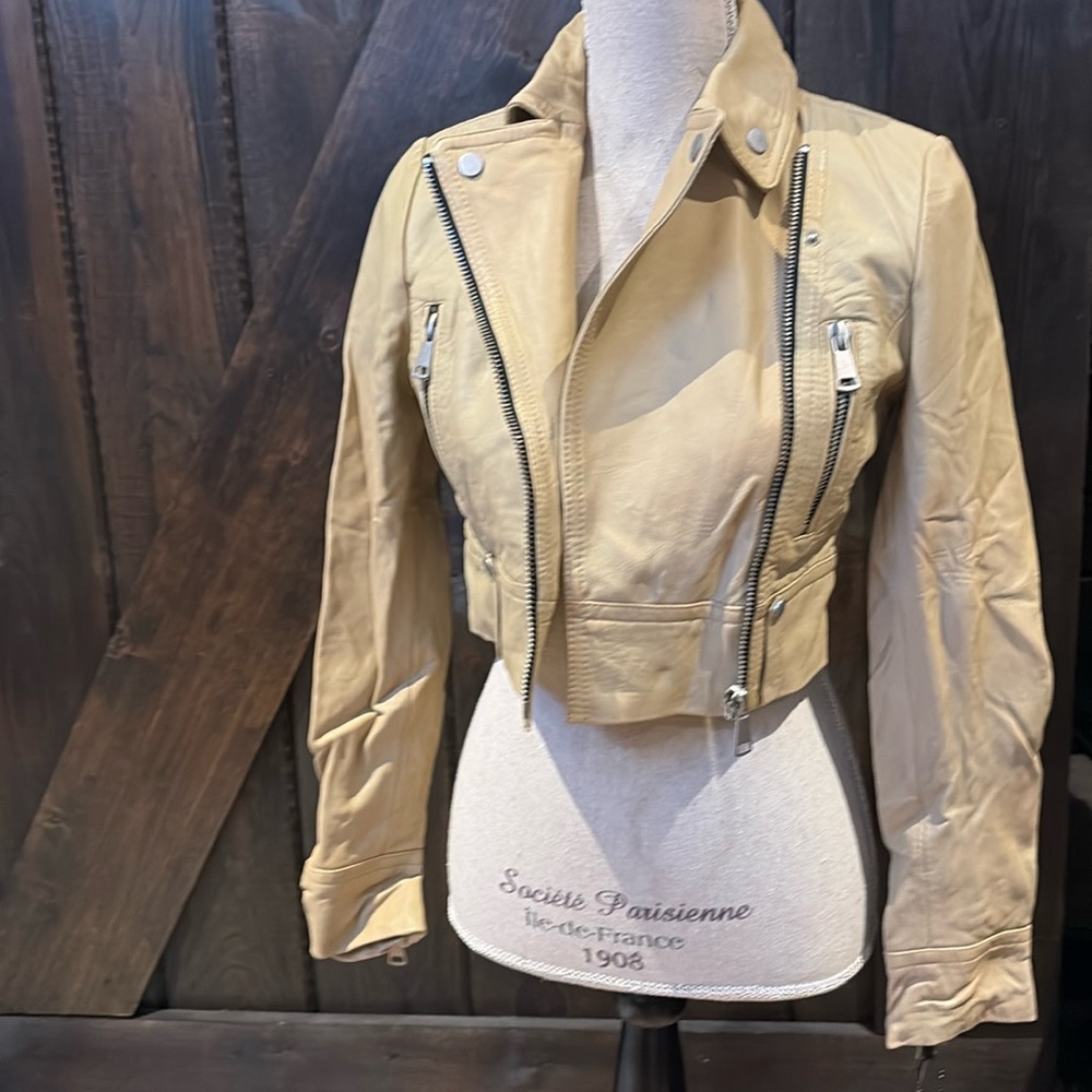 Bagatelle NYC genuine leather xs light tan wicker style leather bomber jacket